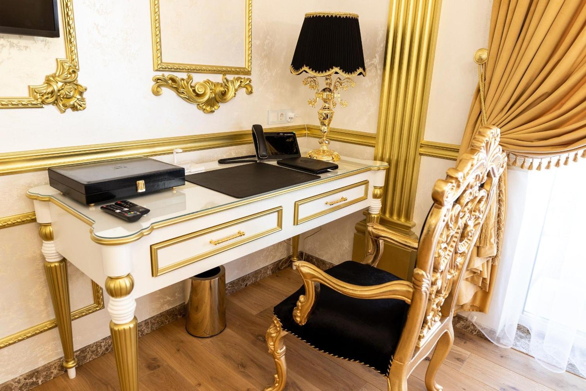Royal Palace Luxury Hotel And Spa Khmelʼnytsʼkyy Habitación foto